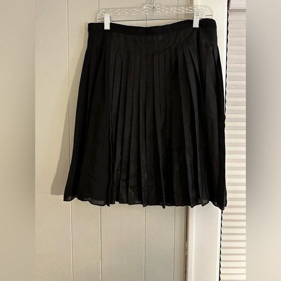 Robert Graham Black Pleated Skirt Size 10 Midi A-Line Classic Workwear - Picture 3 of 5